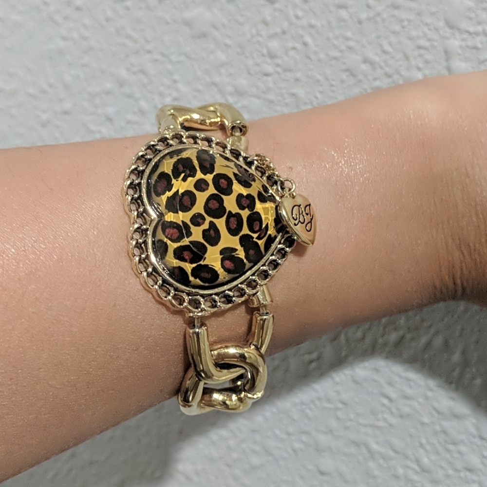 Betsey Johnson women's braclet.